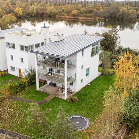 Lakeside Property With Access Into Spa On A Nature Reserve Bauhinia House Hm73 Somerford Keynes 外观 照片